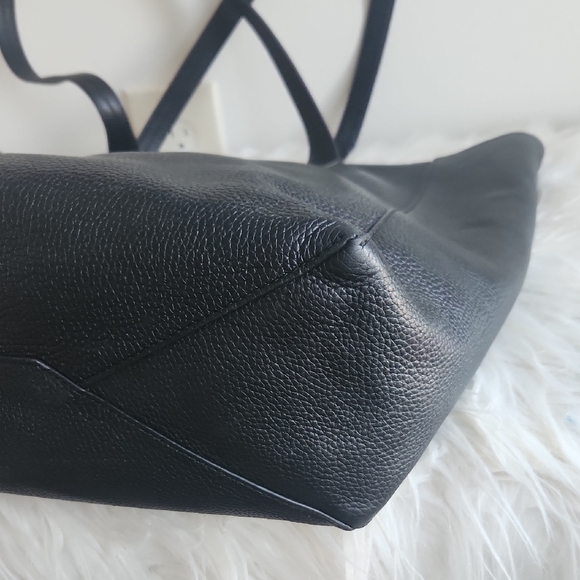 Michael Kors Elegant Black Tote - Picture 6 of 12